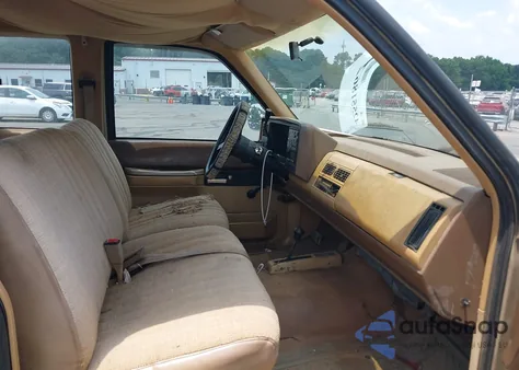 1988 Chevrolet Gmt-400 K2500 z USA, uszkodzony, nr VIN 2GCFK29K6J1202951